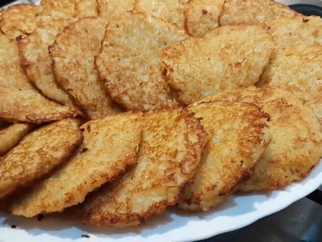 Вот что нужно добавить в тесто, чтобы деруны не темнели. Кулинарный трюк