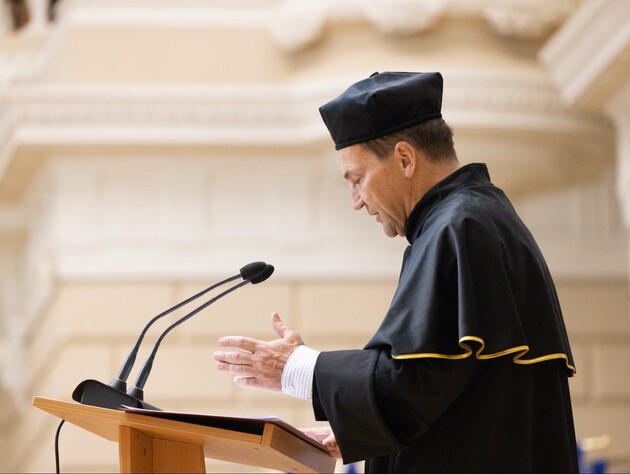 Сікорський став почесним доктором університету у Львові й згадав про Путіна й 