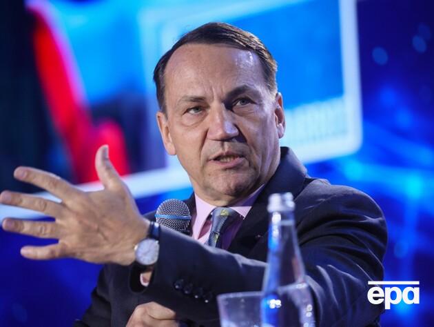 Польща назвала умову, за якої закриє небо України