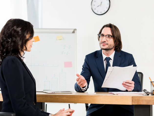 Соискательница в один день получила два необычных предложения от работодателей. Кого из них она выбрала