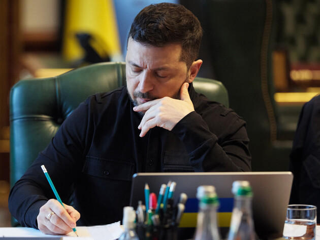 Зеленський зателефонував Мерцу та Стармеру після нічного удару РФ. Що йому пообіцяли?