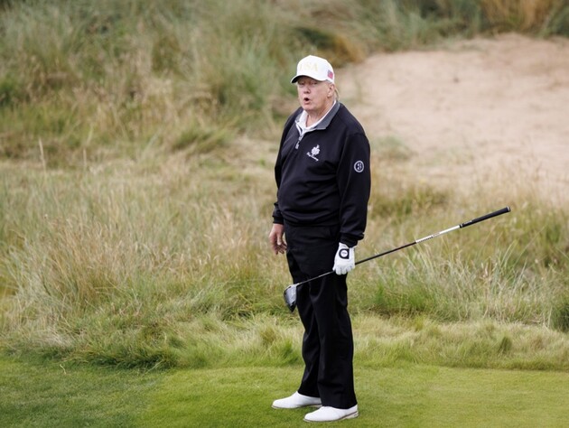 Трамп сыграл в гольф под трек русскоязычного казахского рэпера Скриптонита. Видео