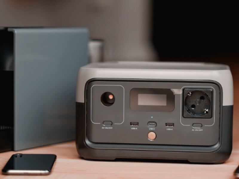 В Украине из-за блэкаута резко выросли цены на зарядные станции. Как на это отреагировали в налоговой?