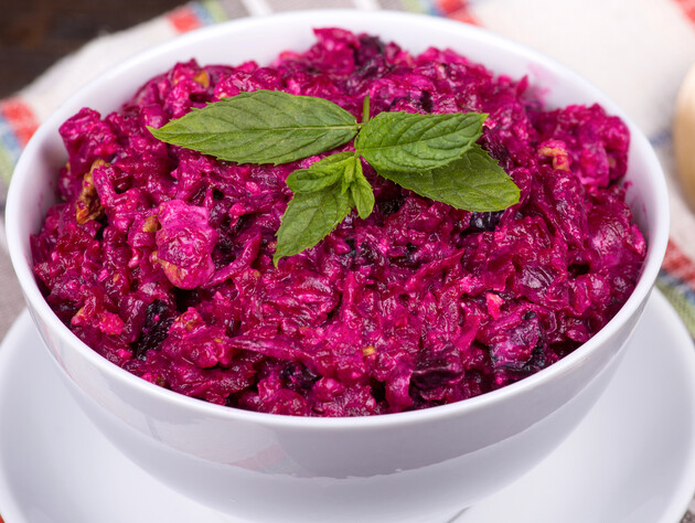 Секрет найсмачнішого салату з буряка у цьому простому соусі – просто збийте все блендером