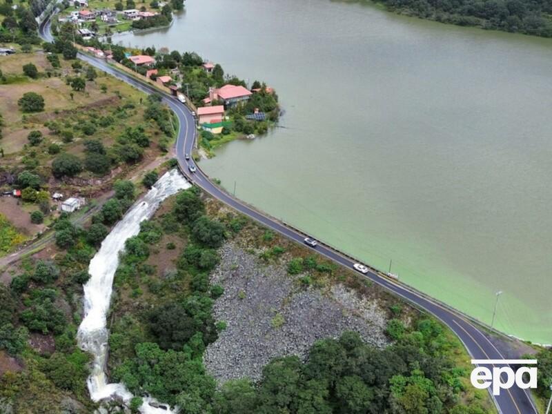 У Мексиці через сильні дощі, повені і зсуви ґрунту загинули десятки людей. Фото