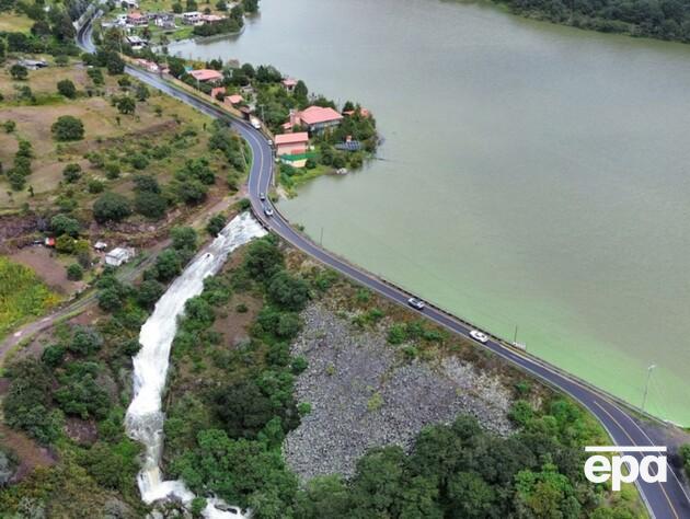 У Мексиці через сильні дощі, повені і зсуви ґрунту загинули десятки людей. Фото