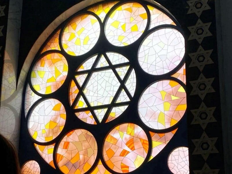 Зигували й залили сльозогінним газом. Єврейська громада заявила про антисемітський напад у Києві