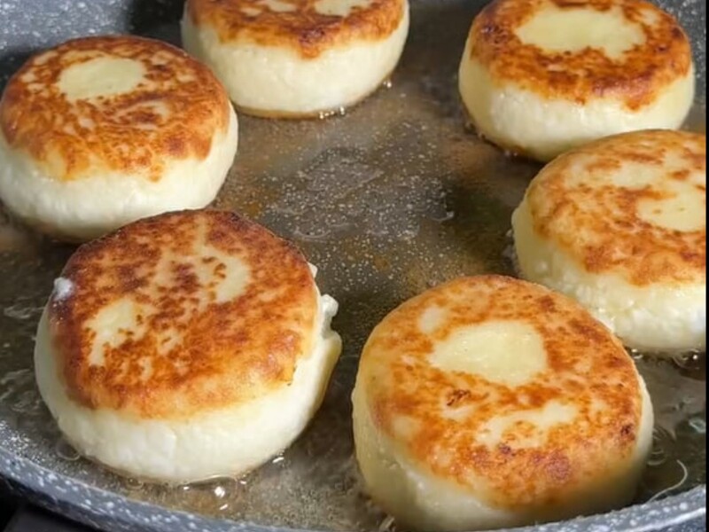 Секрет идеальных сырников – в этих пропорциях. Проверенный годами рецепт, который оправдает ожидания