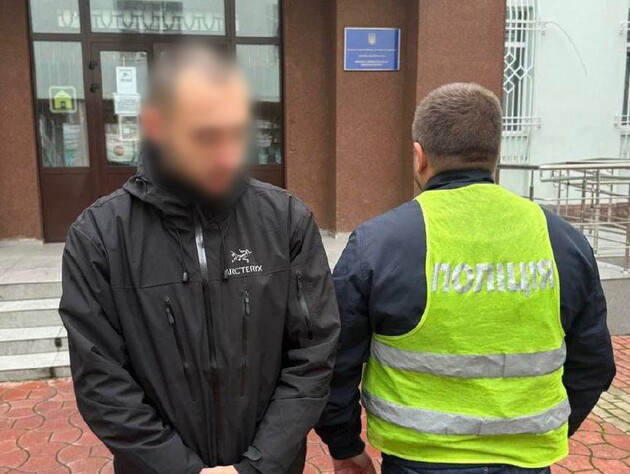 Мужчину, который обругал уличного музыканта за отказ петь по-русски в Киеве, нашли – полиция