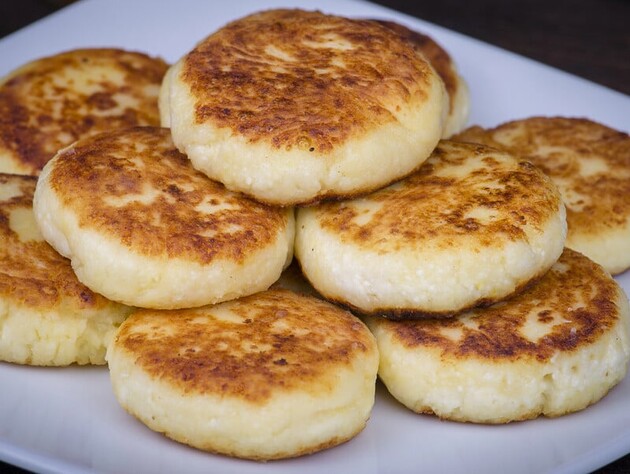 За цим рецептом сирники вийдуть не тільки смачними, а й ідеальної форми. Порада Клопотенка