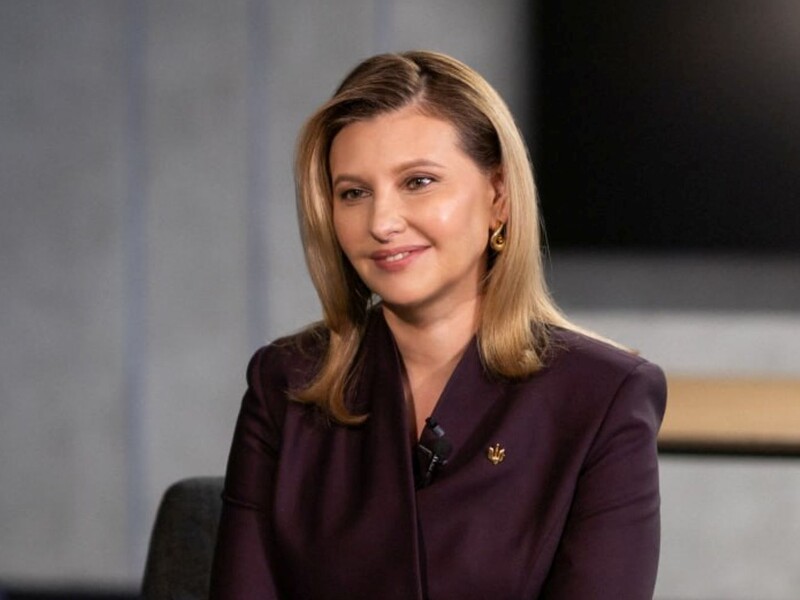 Зеленская в гостях взяла на руки кота и начала его гладить. Реакция изумленного животного попала на видео