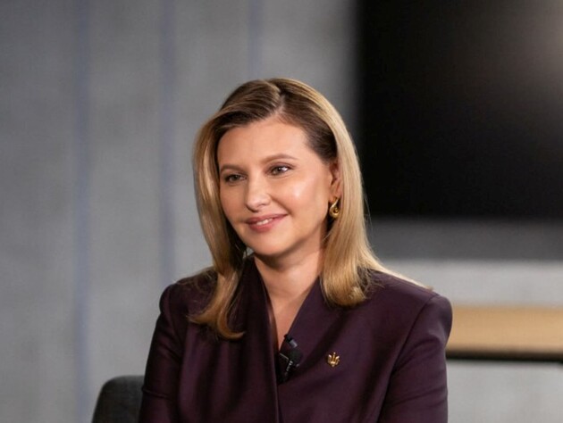 Зеленська в гостях узяла на руки кота й почала його гладити. Реакція здивованої тварини потрапила на відео