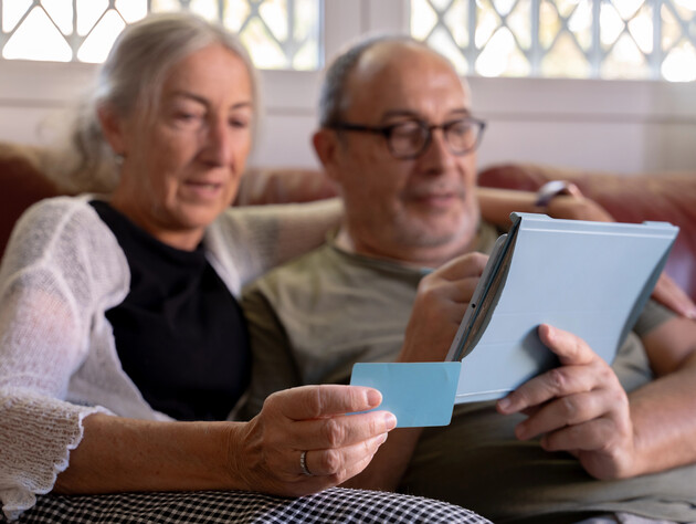 Українські пенсіонери мають пройти фізичну ідентифікацію до 31 грудня. Як це зробити з-за кордону?