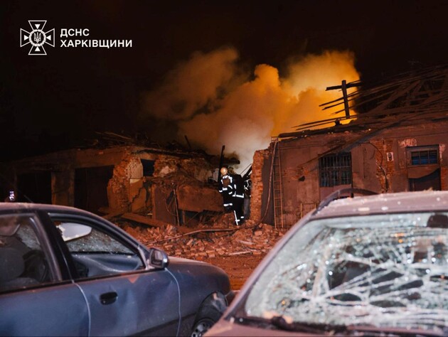 РФ разрушила здание на территории больницы в Харькове, десятки тысяч людей без света. Фото