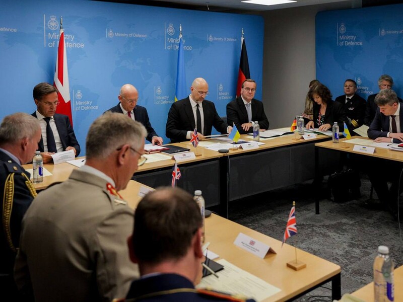 Сім країн НАТО на засіданні "Рамштайну" оголосять про фінансування зброї США для України – амбасадорка