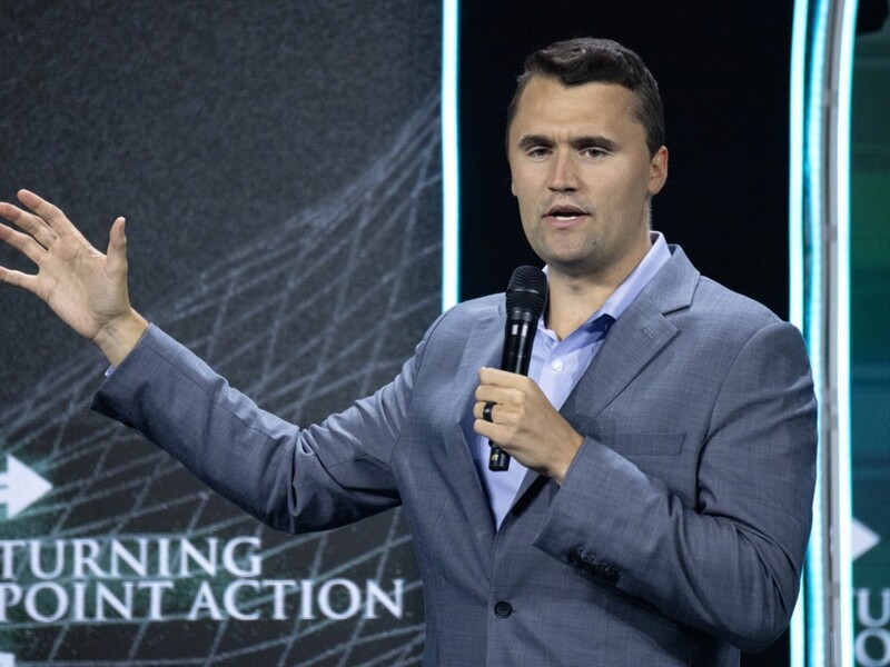 США аннулировали визы иностранцам, которые радовались смерти Чарли Кирка в соцсетях