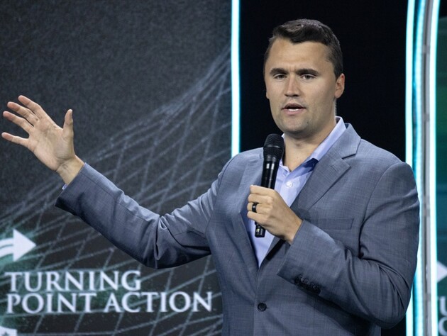 США аннулировали визы иностранцам, которые радовались смерти Чарли Кирка в соцсетях