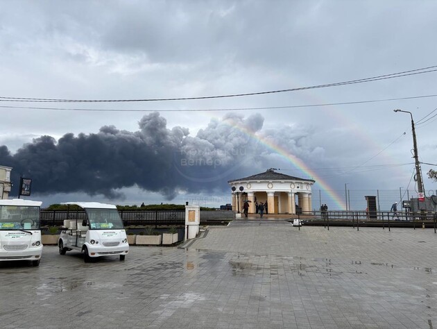 Удар по нафтотерміналу у Феодосії пошкодив 16 резервуарів із нафтою – Генштаб ЗСУ