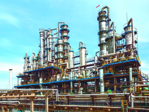 1400 км від України. Дрони атакували НПЗ у російській Уфі. Відео