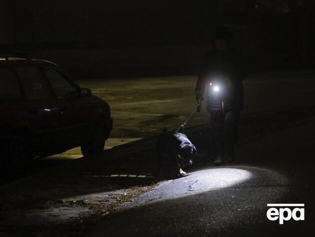 Из-за атак РФ украинский город 10 дней живет почти без света