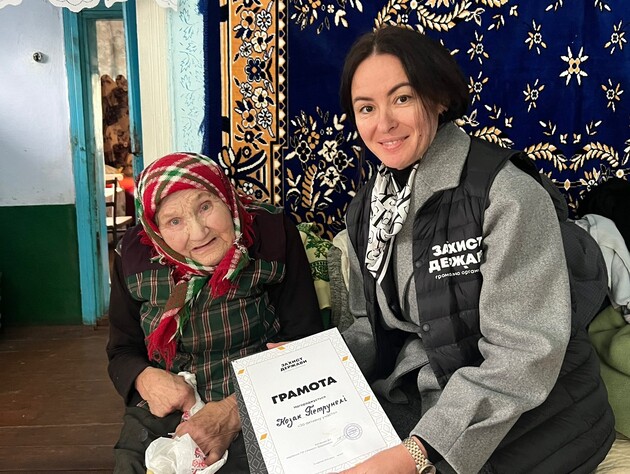 Відкладала протягом багатьох років. 89-річна пенсіонерка передала свої заощадження ЗСУ