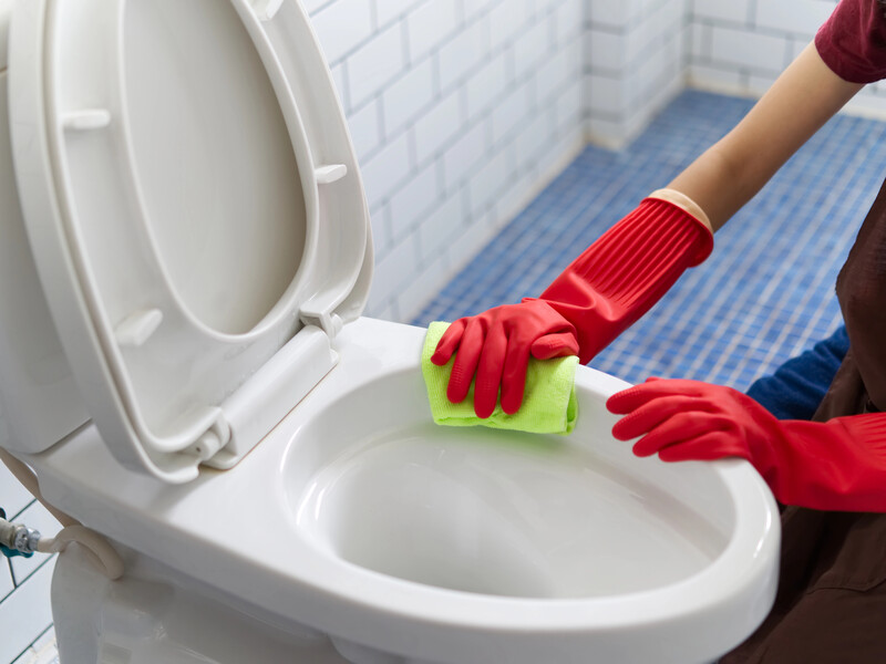 Засіб без хімії знищить рудий наліт у вашому унітазі. Змішайте два інгредієнти