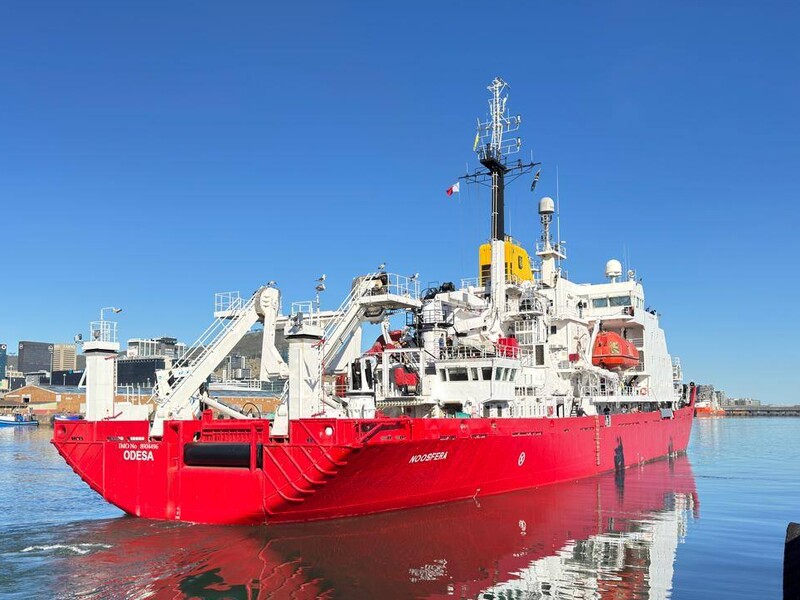 Український криголам вирушив в Антарктиду розгадувати таємниці "гарячих хвиль". Фоторепортаж