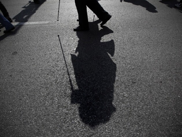 В Италии 70-летнего мужчину подозревают в том, что он притворялся слепым более 50 лет. Он получил €1 млн