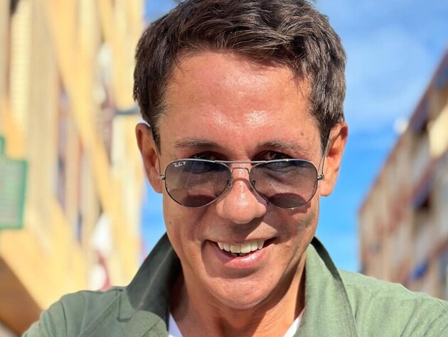 Панін у весільній сукні пробігся Лос-Анджелесом. Чому всі передивляються це відео по 100 разів