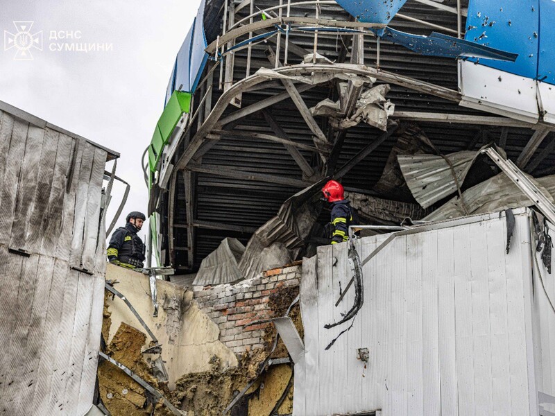 Сумы с ночи – под атакой россиян. Повреждены дома, АЗС, вокзал и пассажирские поезда. Фото, видео