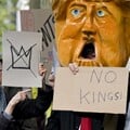 No Kings. В США и Европе протестуют против политики Трампа. Фоторепортаж
