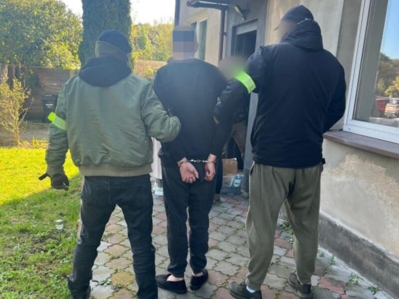 В Польше задержали подозреваемого в серийных поджогах автомобилей на украинских номерах. Фото, видео