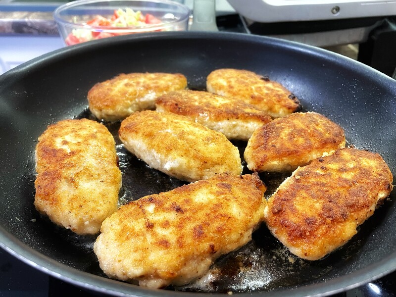 Без этого продукта котлеты не будут ни сочными, ни вкусными. Очень простой рецепт