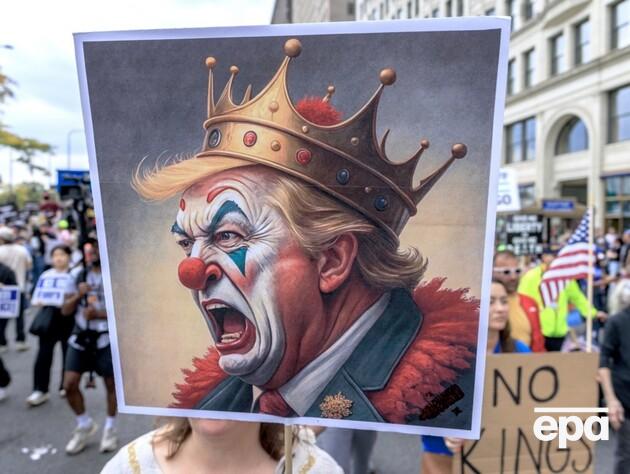 Трамп опублікував ШІ-відео, у якому він із літака поливає фекаліями учасників протесту No Kings