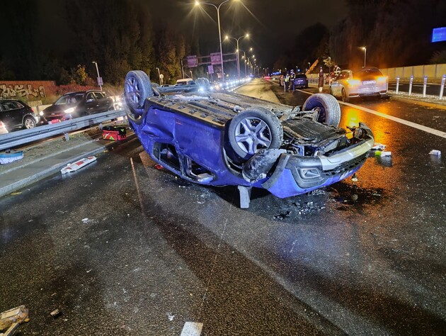 Сотрудник российского посольства попал в ДТП в Варшаве. Автомобиль опрокинулся