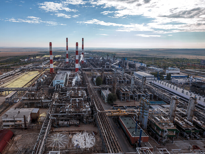 Один із найбільших газопереробних заводів РФ зупинив приймання газу з Казахстану після атаки дронів