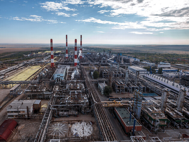 Один із найбільших газопереробних заводів РФ зупинив приймання газу з Казахстану після атаки дронів