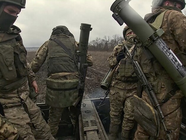 Росіяни штурмують у шльопанцях і без каски – військовий