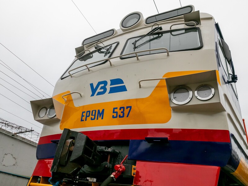 РФ обстріляла інфраструктуру "Укрзалізниці". Які потяги затримуються?