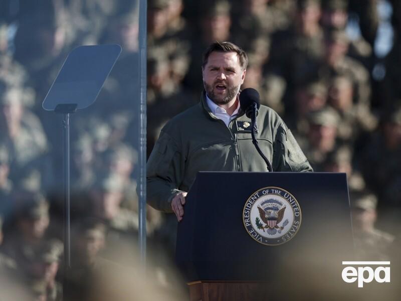 Кортеж Вэнса в Калифорнии попал под обстрел