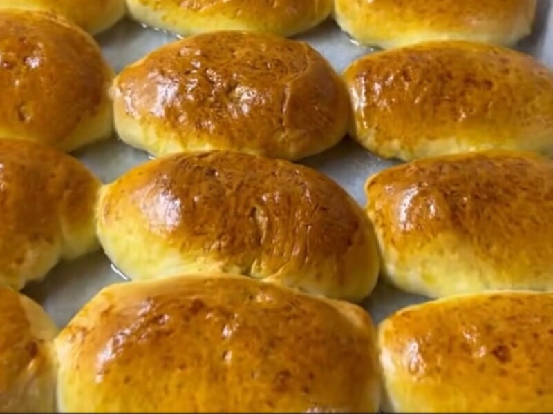 Из этого теста пирожки получаются очень нежные и пышные. Весь секрет – в рецептуре