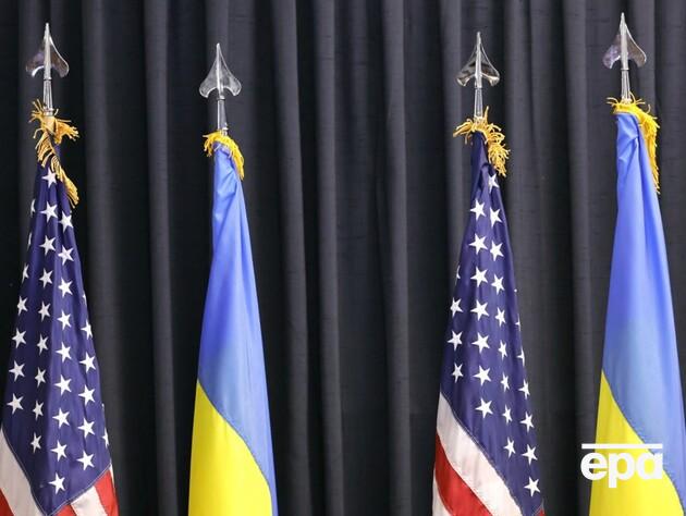 Більшість українців вважає, що США тиснуть на Україну для поступок Росії – опитування