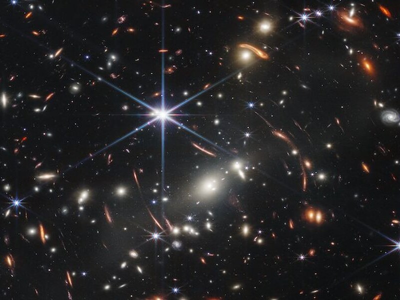 Ученые обнаружили сгусток невидимой темной материи в 7,3 млрд световых лет от Земли