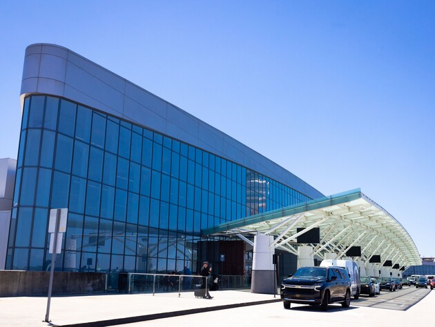 В США задержали мужчину, который собирался устроить стрельбу в аэропорту. Кто предупредил полицию