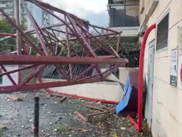 Перше смертельне торнадо за 17 років наробило лиха біля Парижа. Відео