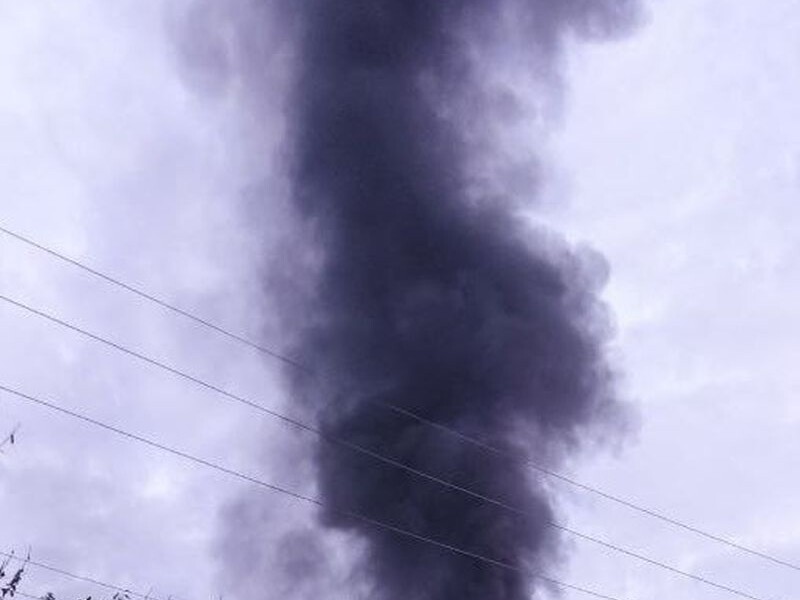 Пожежа на нафтобазі у Криму спалахнула з новою силою. Супутникові знімки