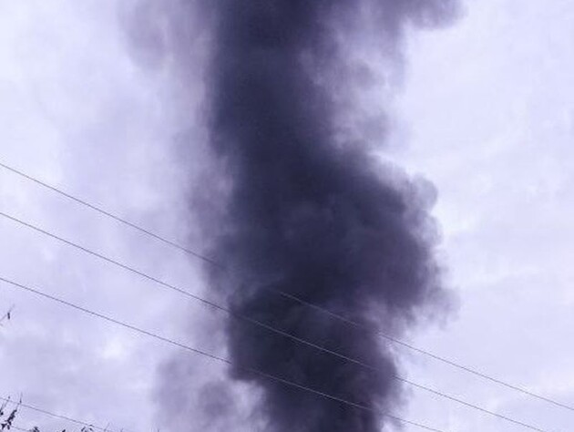 Пожежа на нафтобазі у Криму спалахнула з новою силою. Супутникові знімки