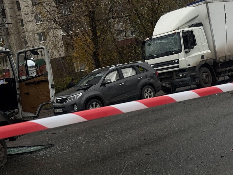 Російський дрон прицільно вдарив по перехрестю в Сумах, поранено дев'ятьох цивільних
