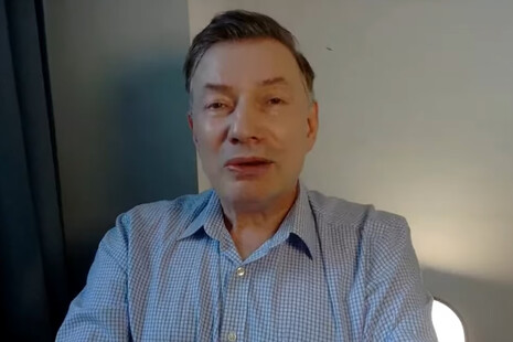 Путін помахав перед тупою рудою мордою морквиною