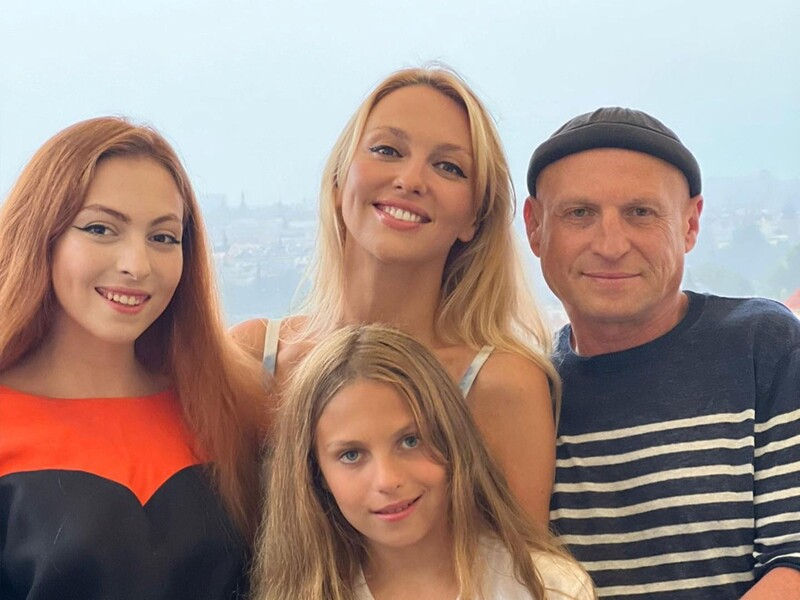 Полякова, которая перестала появляться на публике с мужем, прокомментировала слухи о новом романе